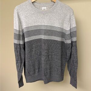 GAP Men's Two-Tone Gray Crewneck Sweater